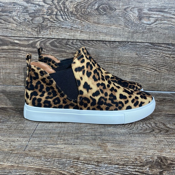 Report Axel Ankle Bootie - Picture 6 of 13